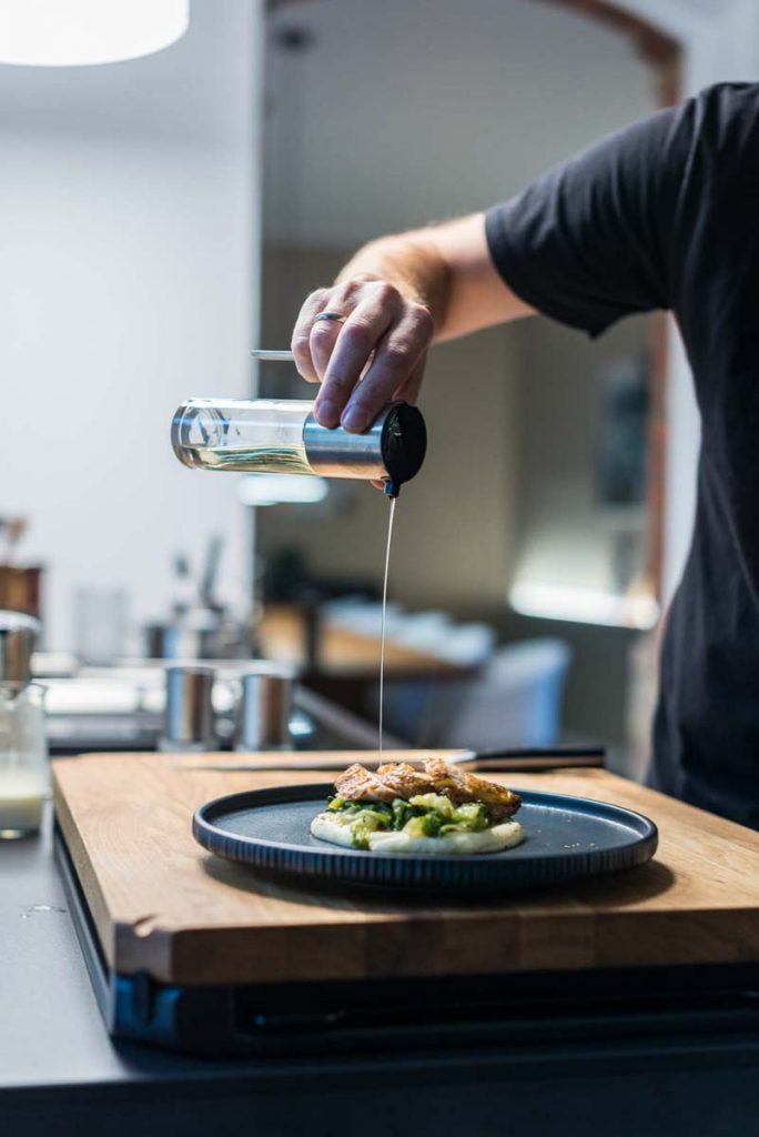 Hühnerbrust mit Pastinakenmus | foodcontent.company