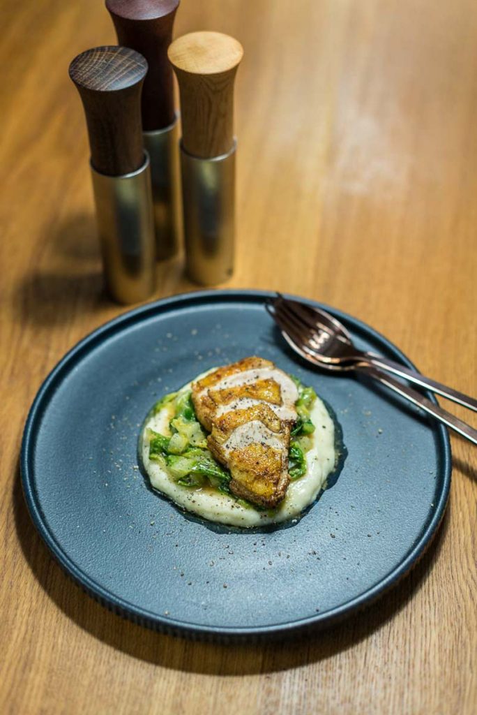 Hühnerbrust mit Pastinakenmus | foodcontent.company